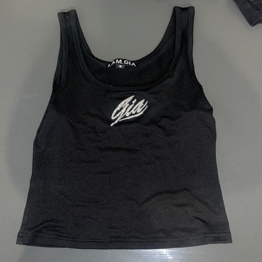 I am Gia black top